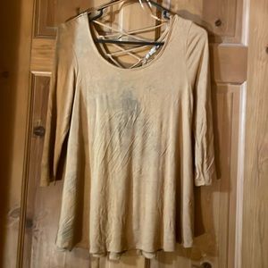 EUC Super soft tie dye gold 3/4 sleeve blouse with lace up back size Small